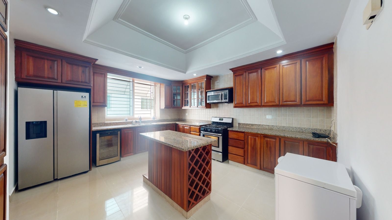 apartamentos - Apto en venta en La Julia 
320. Mt2. 
2do piso 
4 habitación 
4.5 baños 
 5