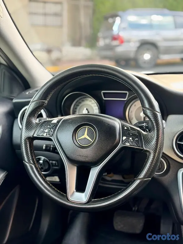 jeepetas y camionetas - MERCEDES BENZ GLA250 4MATIC  BLANCA 2015 8