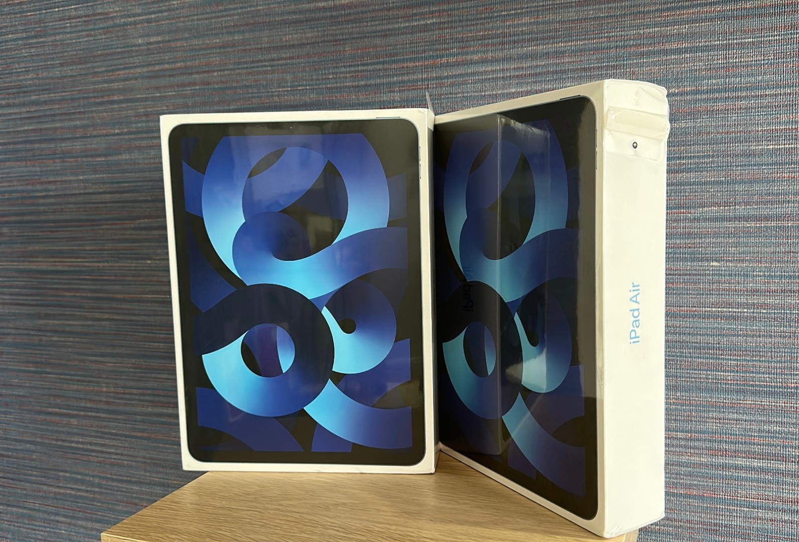 celulares y tabletas - Vendo iPad Air 10.5 inch (5ta Gen) 64GB Wi-Fi Blue Nueva Sellada $ 32,300 NEG