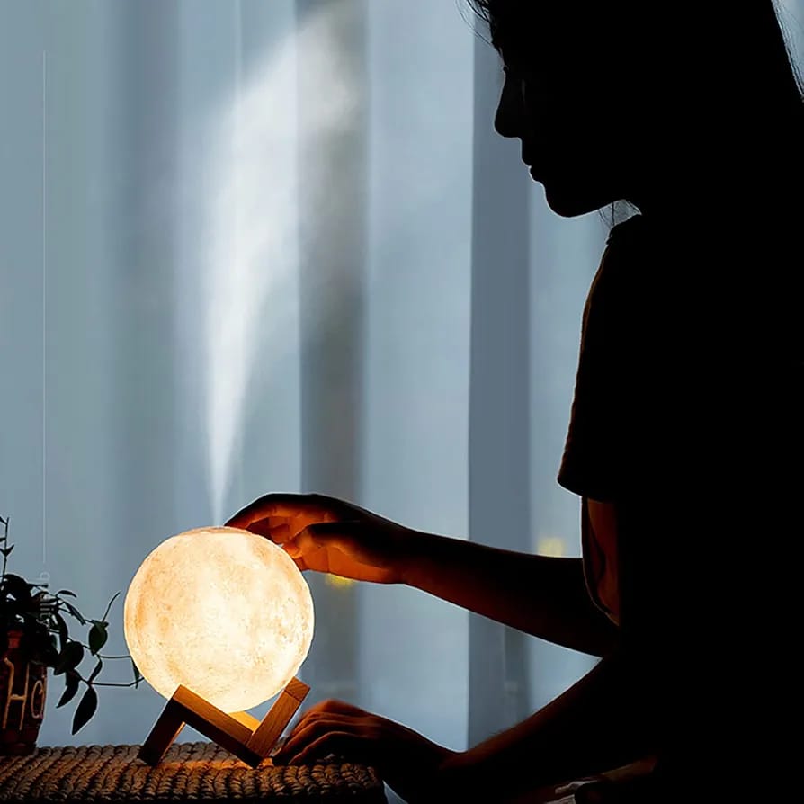 decoración y accesorios - Lámpara lunar con humidificador de oleres y multi color  2