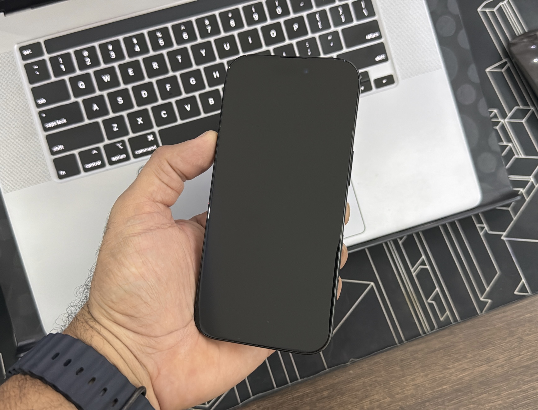 celulares y tabletas - iPhone 16 Pro 256GB E-SIM Black Titanium $ 65,800 1