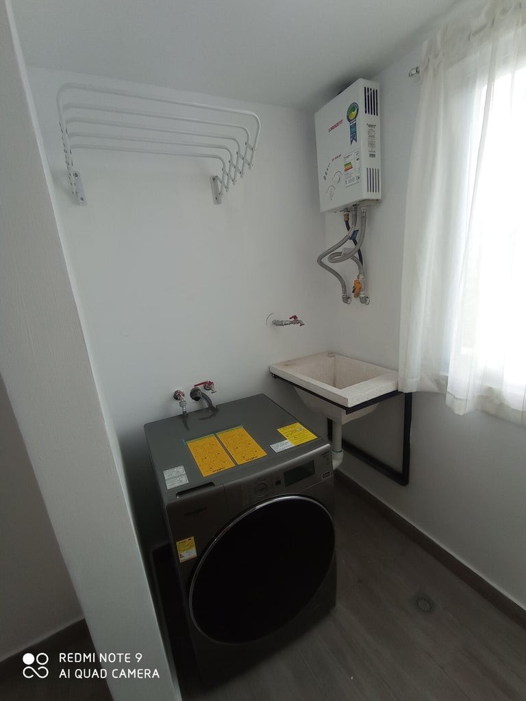 apartamentos - Apartamento en alquiler con línea blanca en Evaristo Morales. de 62 MT2 4