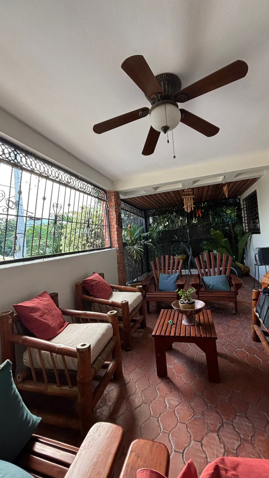 casas - CASA EN VENTA EN LOS GIRASOLES, SANTIAGO. 1