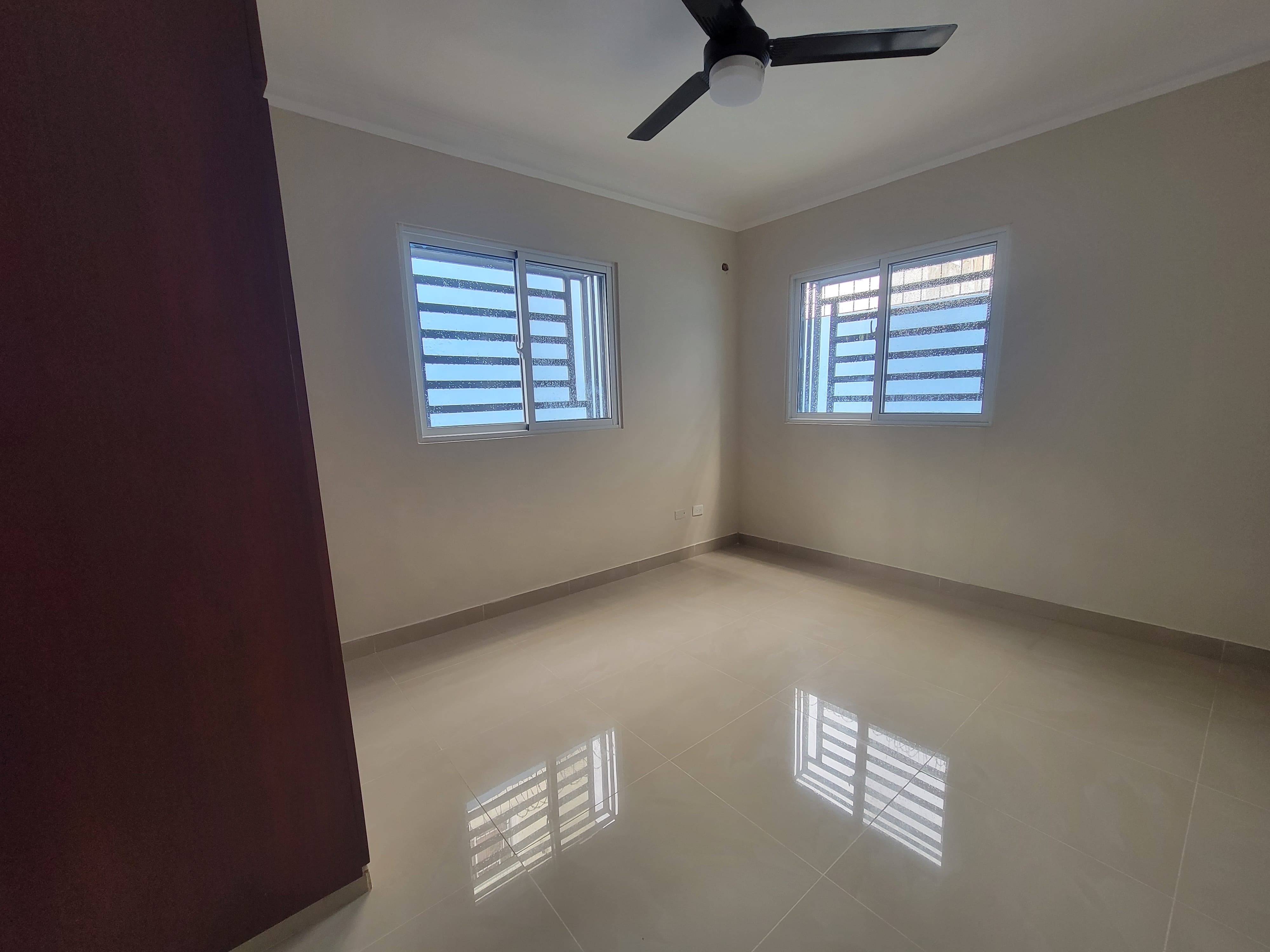 casas - venta de casa en la autopista de san Isidro prado oriental con 341mts de 4hab 6