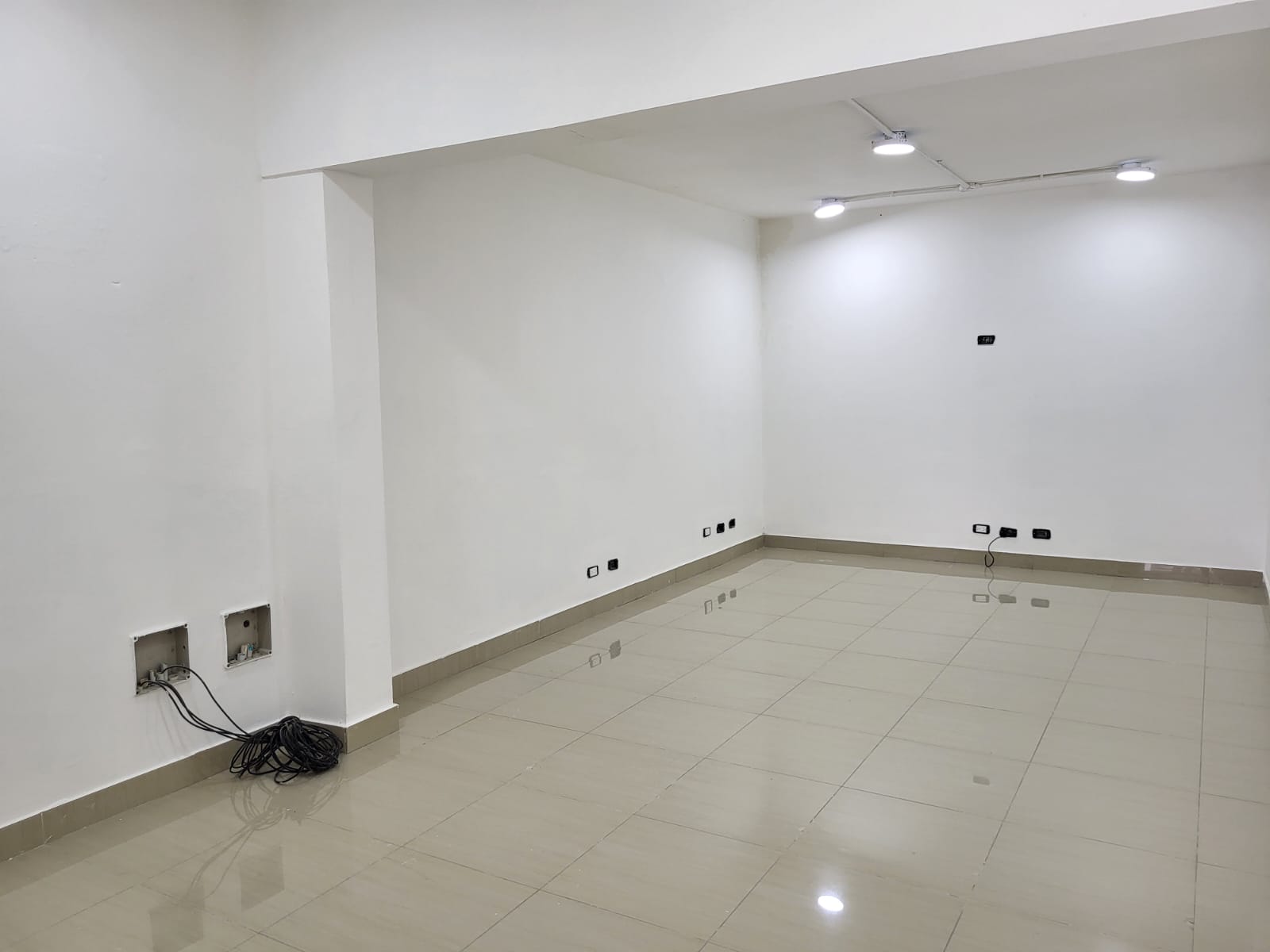 oficinas y locales comerciales - Local en Alquiler en El Millón 2