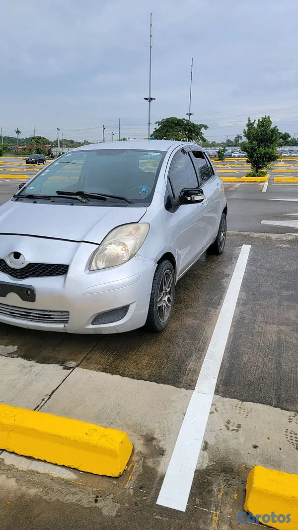 carros - toyota vitz 3