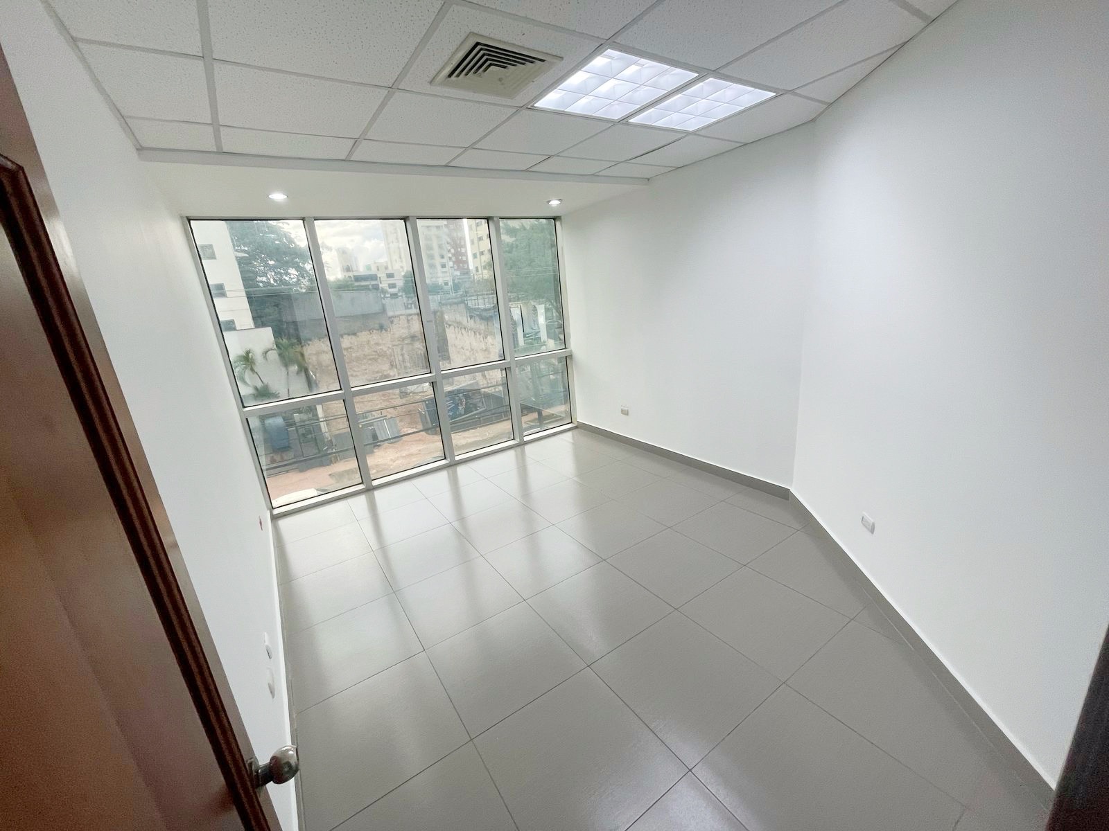 oficinas y locales comerciales - Local corporativo céntrico  6