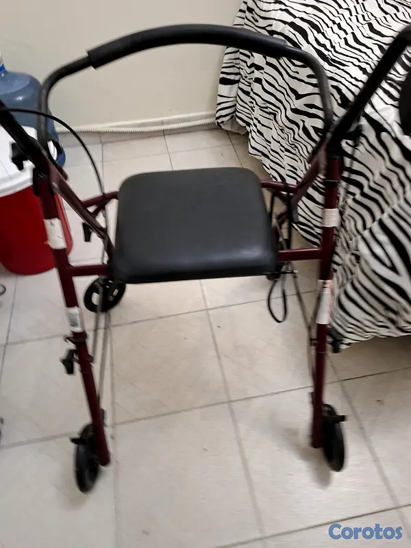 Salud y Equipamiento Médico - Andador con asiento 3