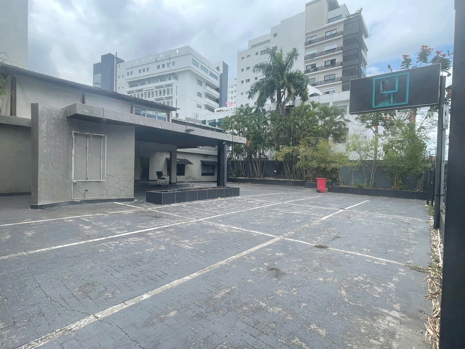 oficinas y locales comerciales - Local céntrico en la Esperilla 1