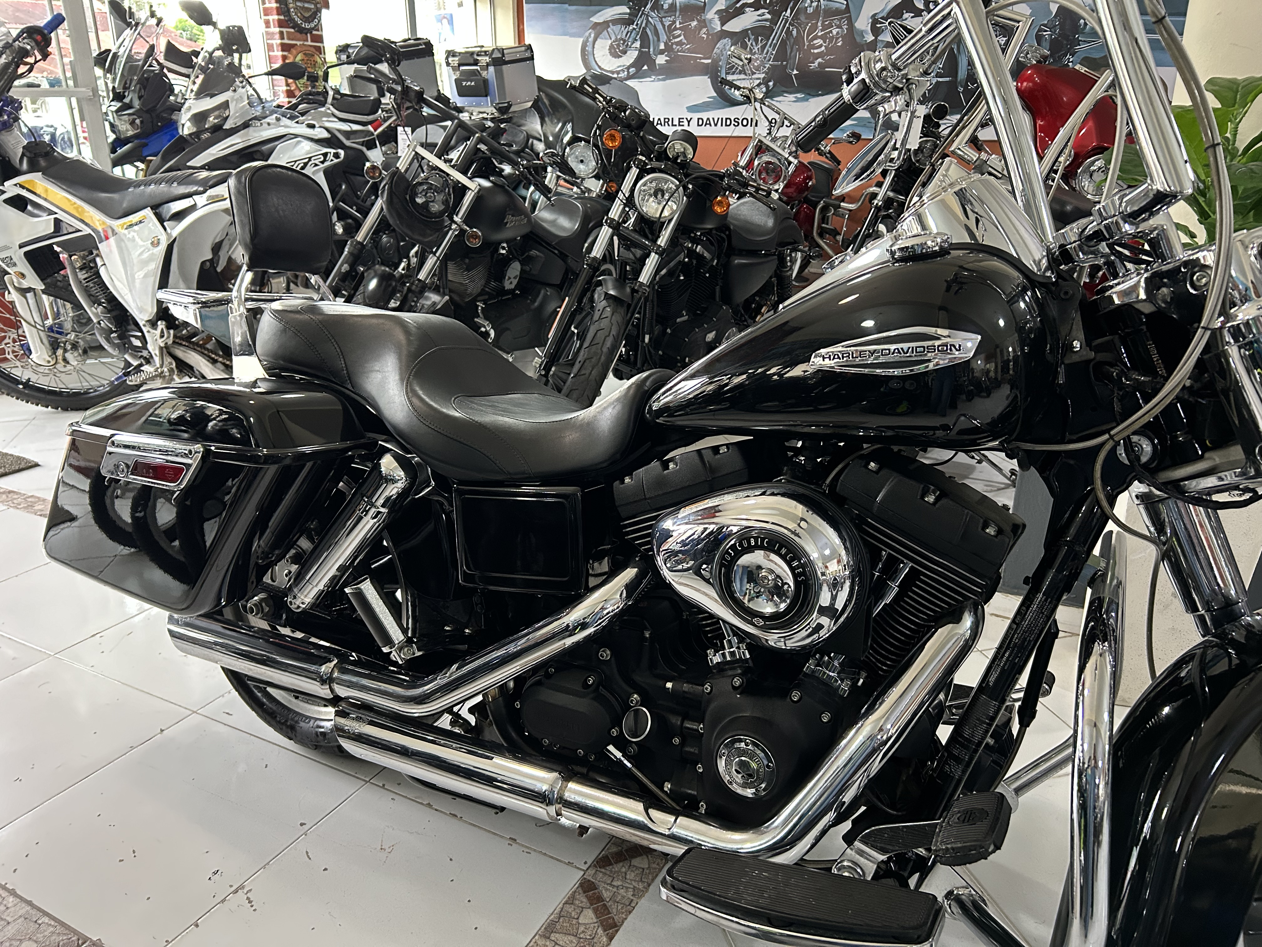 motores y pasolas - Harley Davidson Dyna Switchback  2