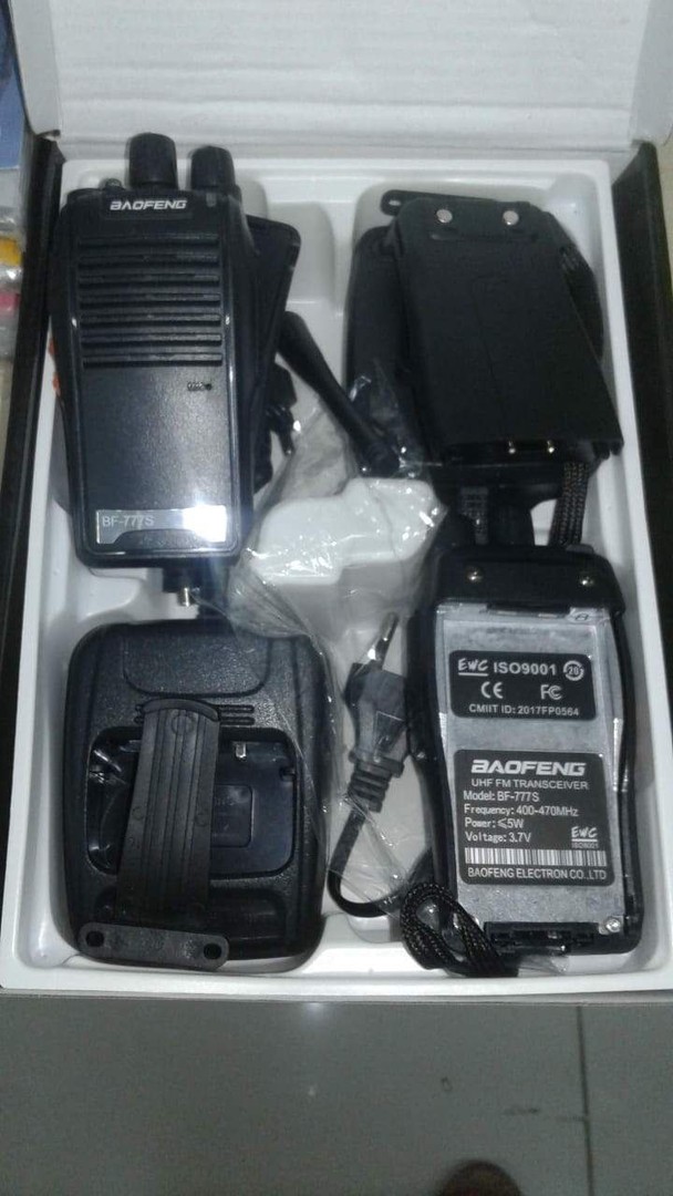 otros electronicos - 2 DOS Radios De Comunicacion Baofeng, DOS PIEZAS Con Auriculares WALKIE TALKIE 2