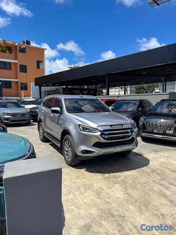 jeepetas y camionetas - Isuzu Mux 2023 3