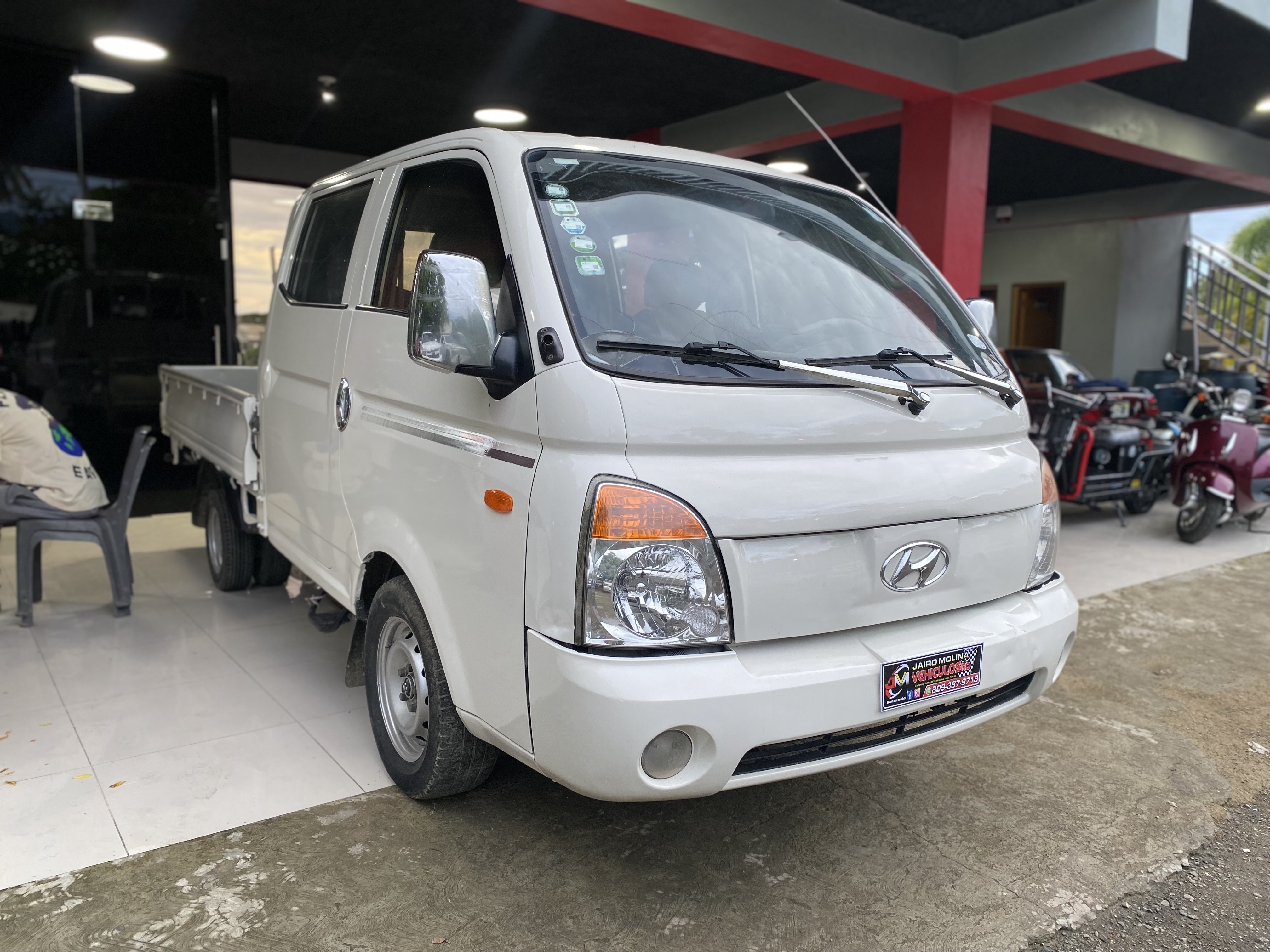 camiones y vehiculos pesados - HYUNDAI H100 2011