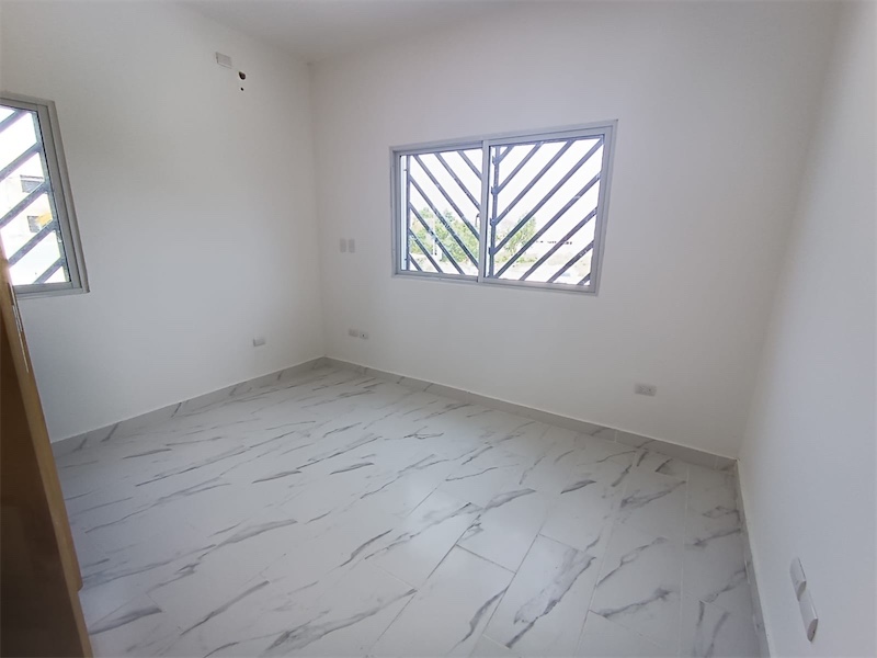 casas vacacionales y villas - Venta de Villa de 2 niveles con piscina en Bavaro punta cana zona turística 3