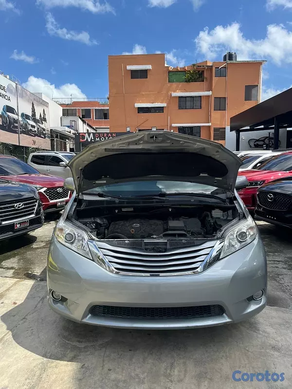 jeepetas y camionetas - Toyota Sienna LE AWD 2017
 11