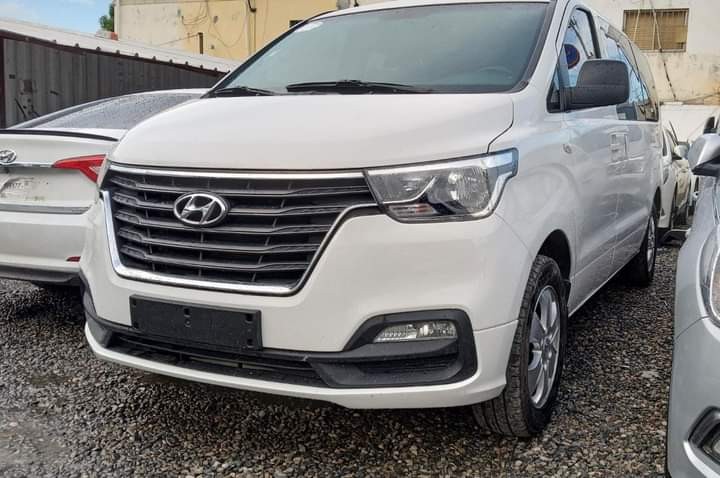 jeepetas y camionetas - HYUNDAI GRAND STAREX 2017 BLANCO 6