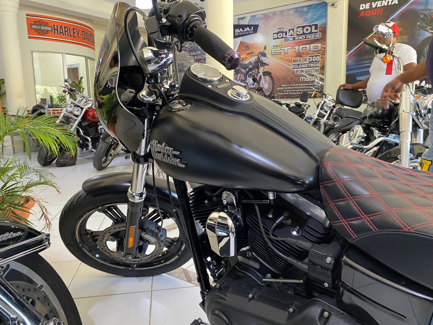 motores y pasolas - Harley Davidson Dyna Street Bob año 2015 0