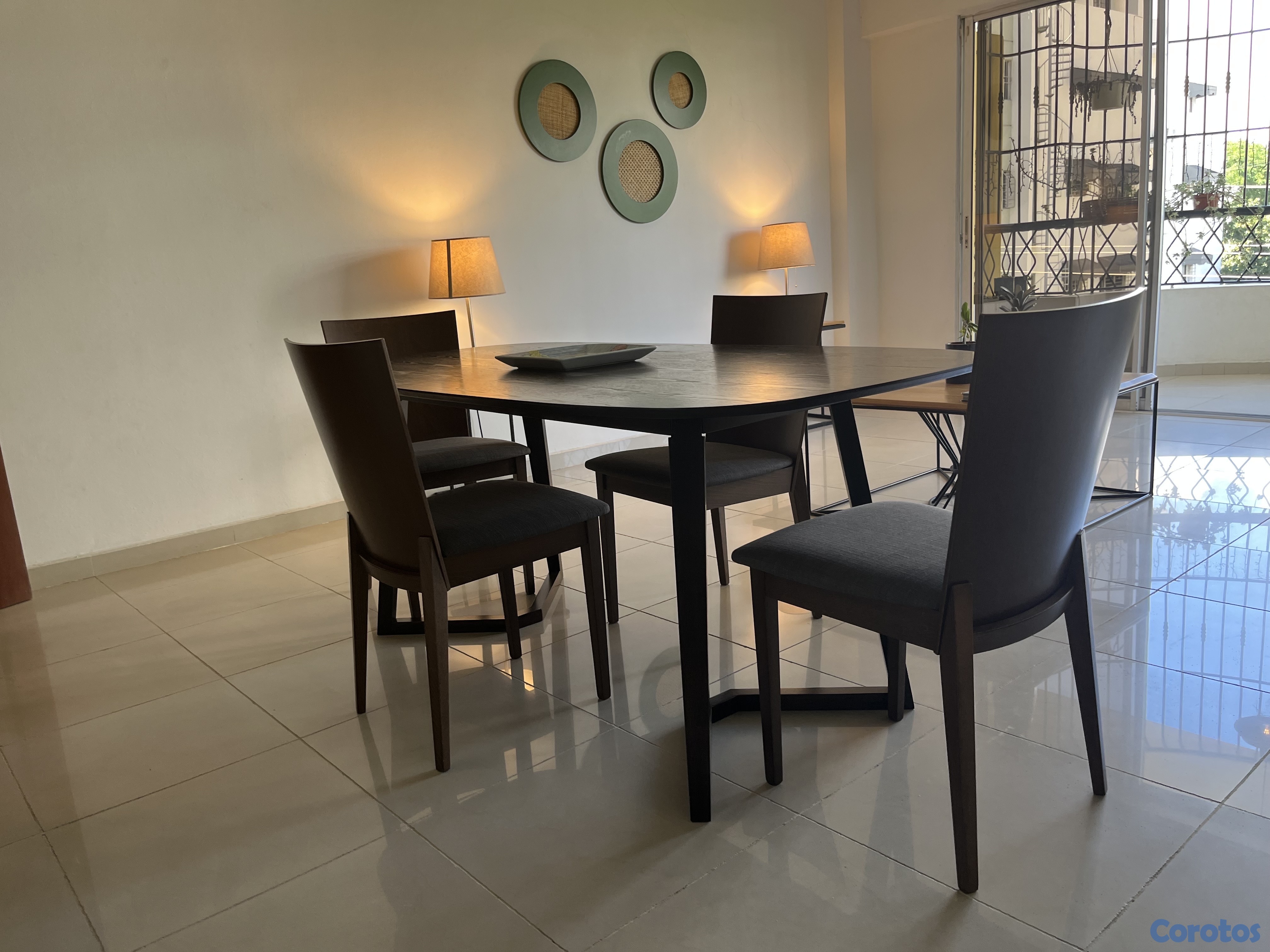 muebles y colchones - juego de comedor 4 sillas ( de Ilumel)RD$18,000 1