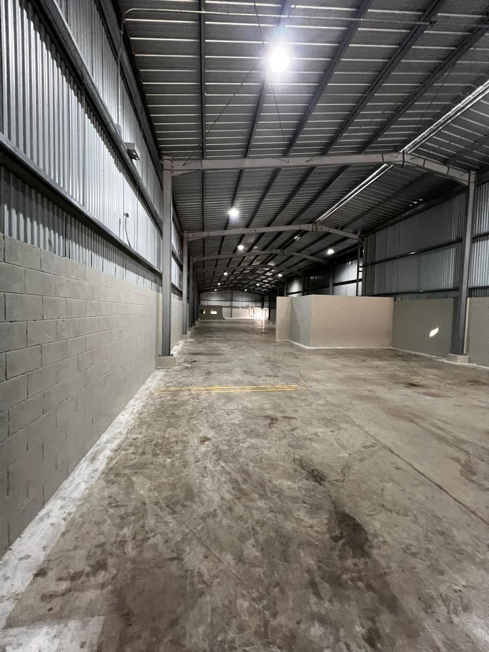 oficinas y locales comerciales - Alquilo Nave 1,300 en Santiago de los Caballeros  4