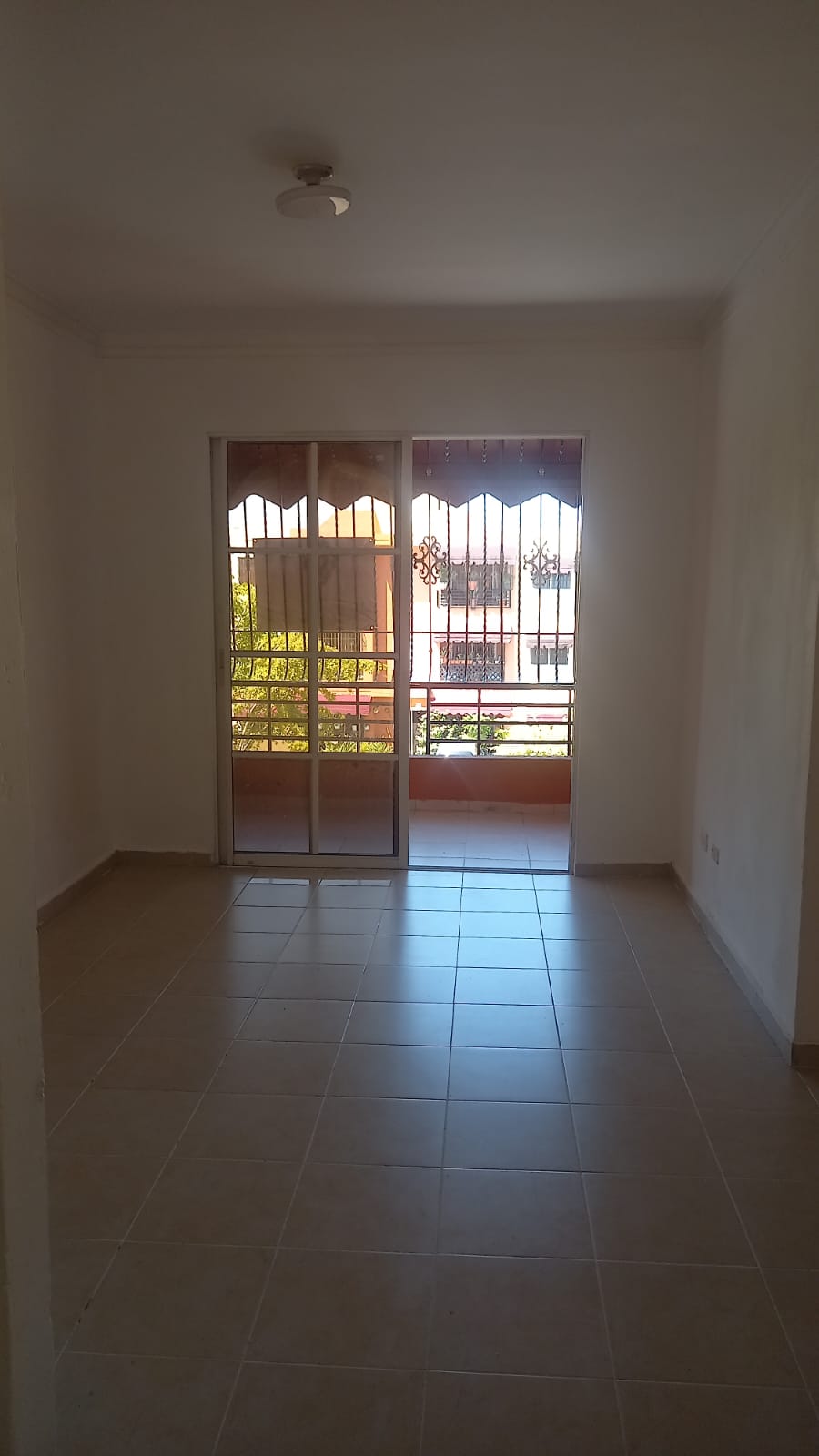 apartamentos - ALQUILO APARTAMENTO EN VILLA LOS MILAGROS DE 3 HABITACIONES AV. JACOBO MAJLUTA. 3