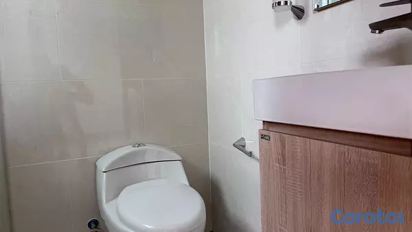 apartamentos - vendo independencia klm 7 y medio piso 4 dos habitaciones dos baños parqueo asc 9