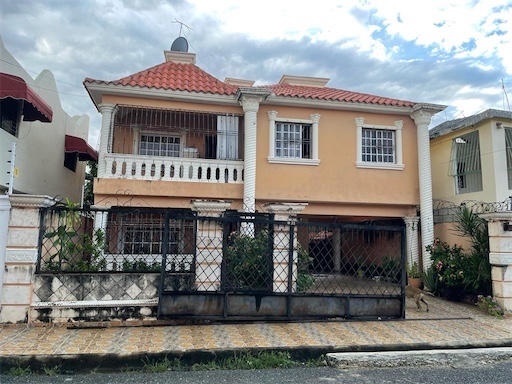 casas - Venta de casa súper grande en vista hermosa Santo Domingo este