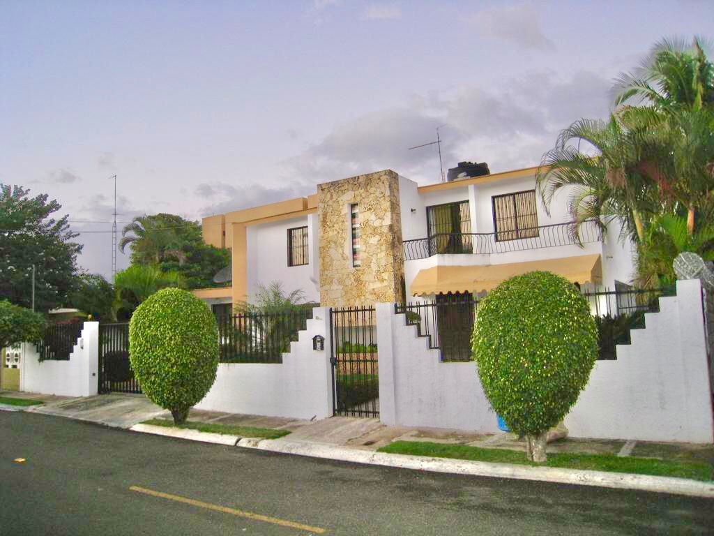 casas - Preciosa Casa de 2 Niveles en Los Laureles 