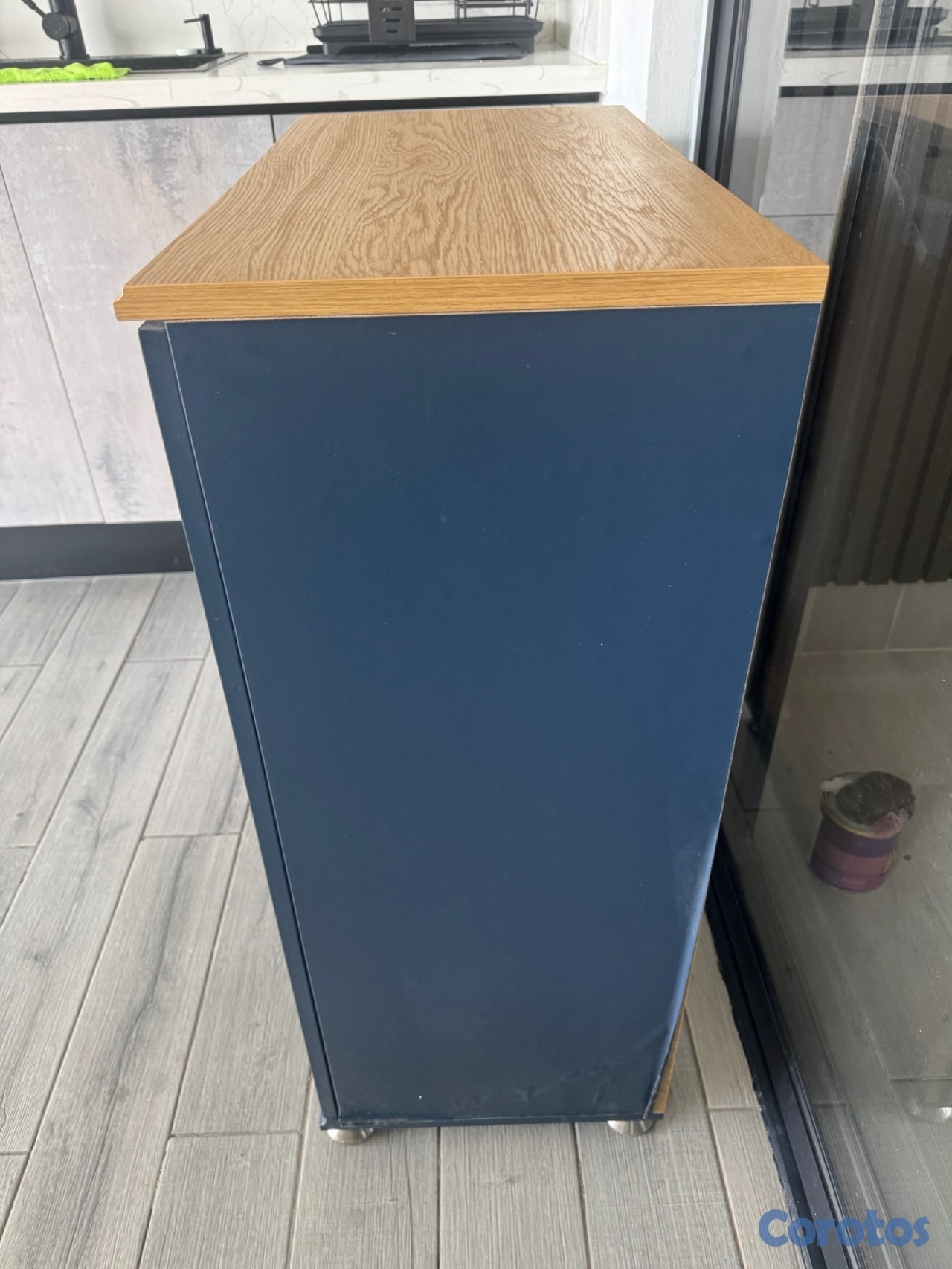 muebles y colchones - Vendo Gabinete display Skruvby de Ikea Usado 4