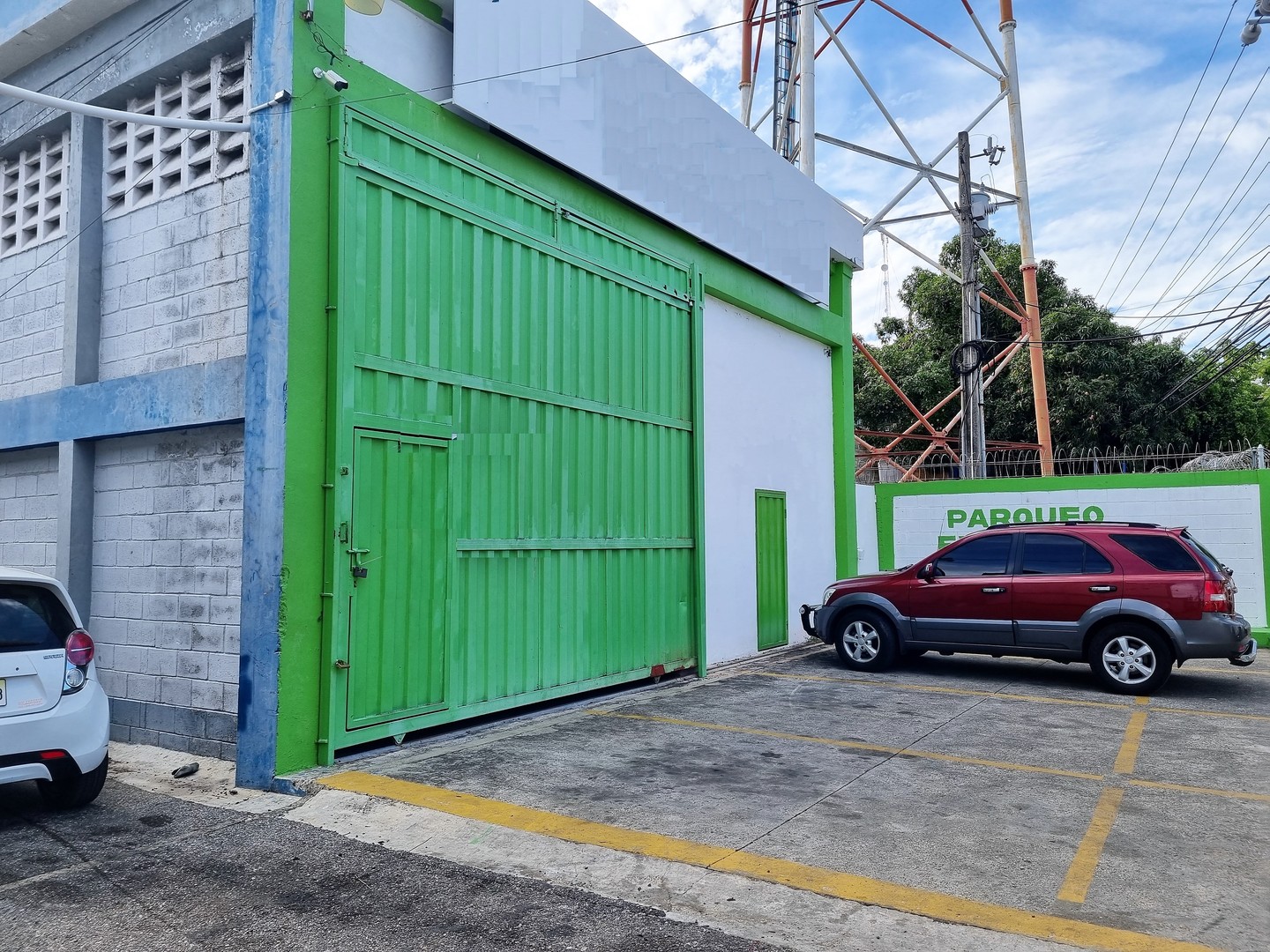 oficinas y locales comerciales - Nave industrial de doble altura en block reforzado en Manoguayabo