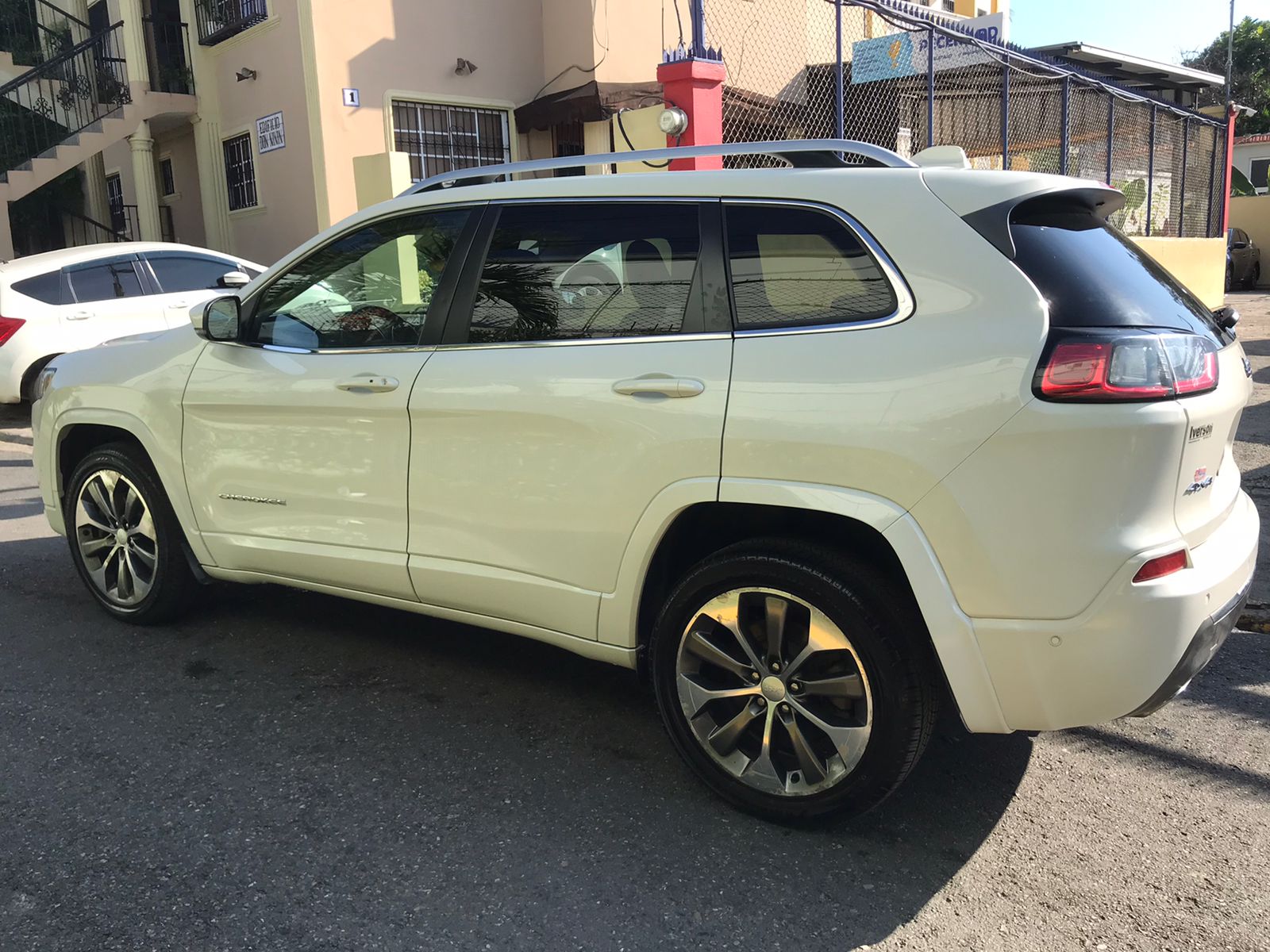 jeepetas y camionetas - JEEP CHEROKEE OVERLAND 2019 2
