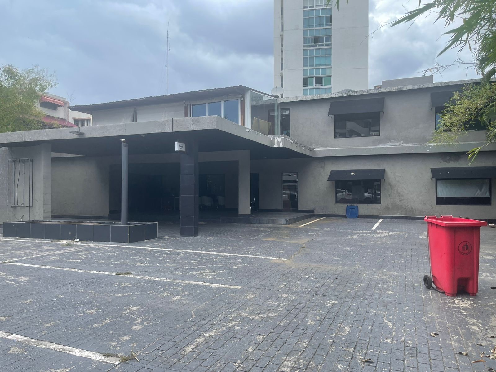 oficinas y locales comerciales - Local céntrico en la Esperilla 3