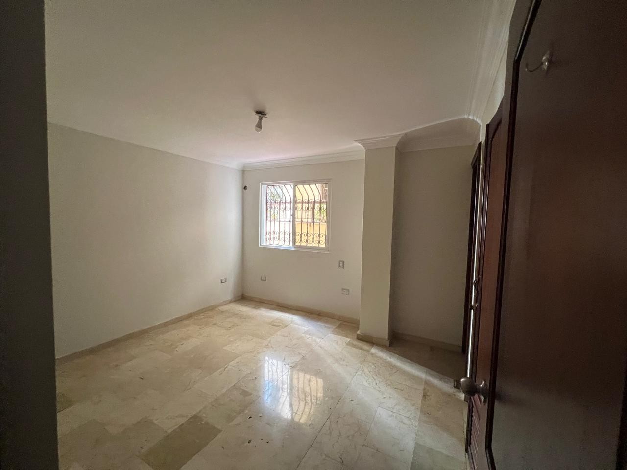 apartamentos - Alquiler Apartamento de 2 Habitaciones Sin Amueblar Ubicado en Bella Vista 7