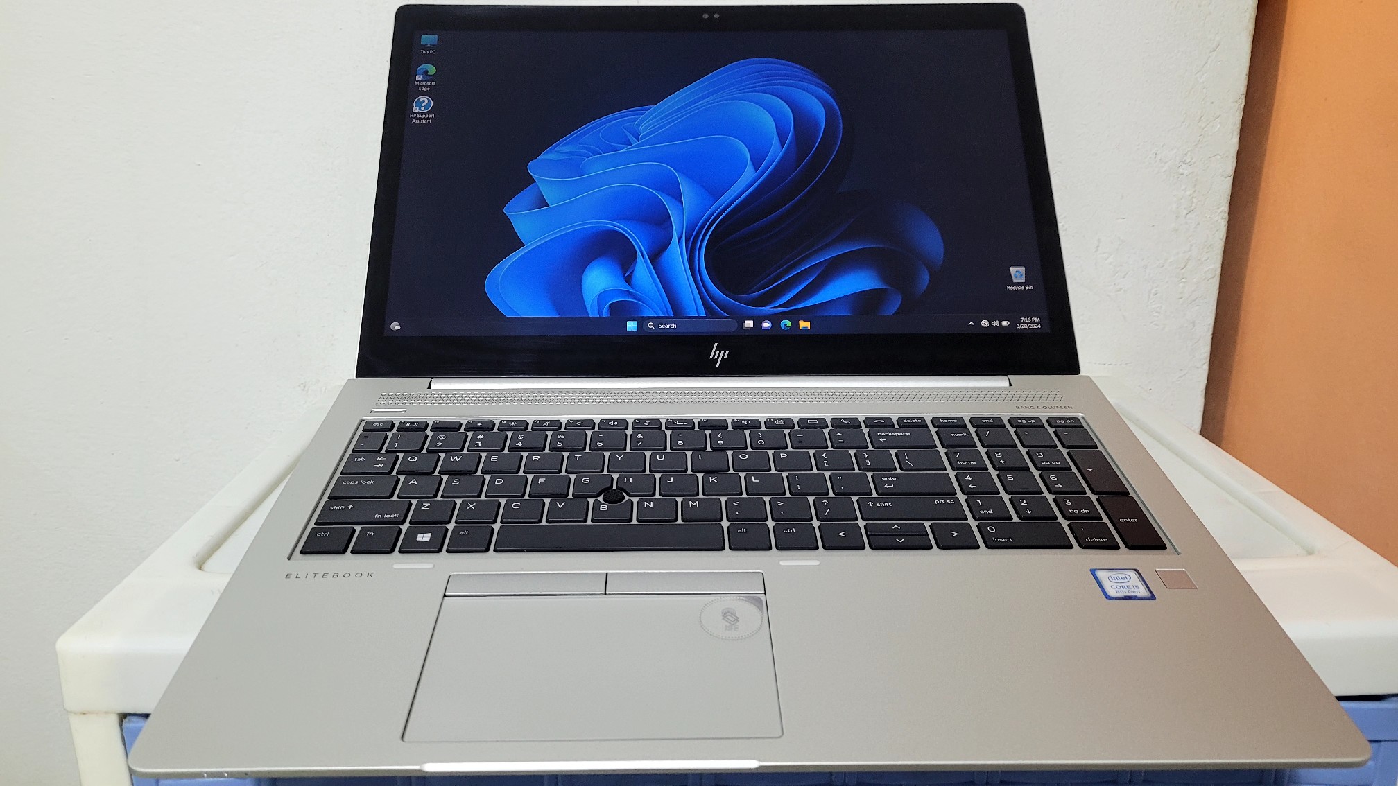 computadoras y laptops - Laptop hp Touch 17 Pulg Core i5 8va Ram 16gb ddr4 Disco 256gb en aluminio 0
