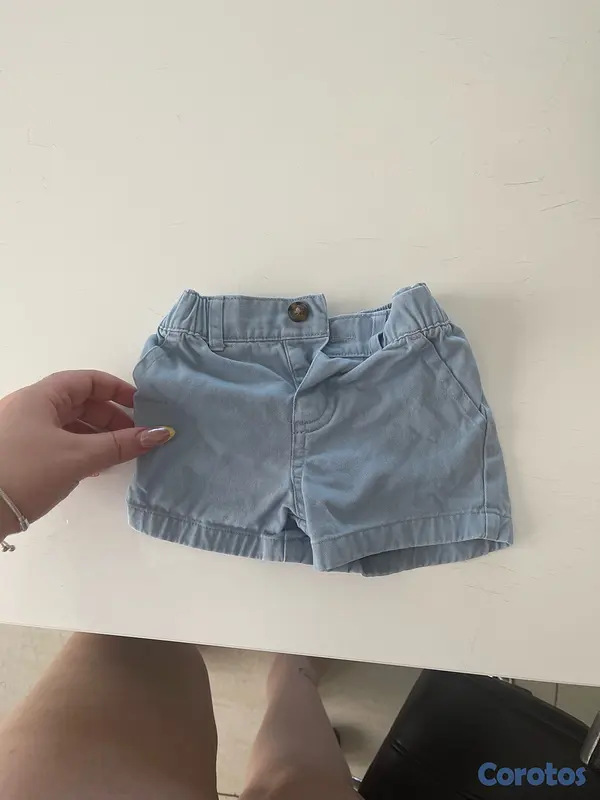 ropa y zapatos - vendo dos pares de zapatos y dos shorts de bebé  7