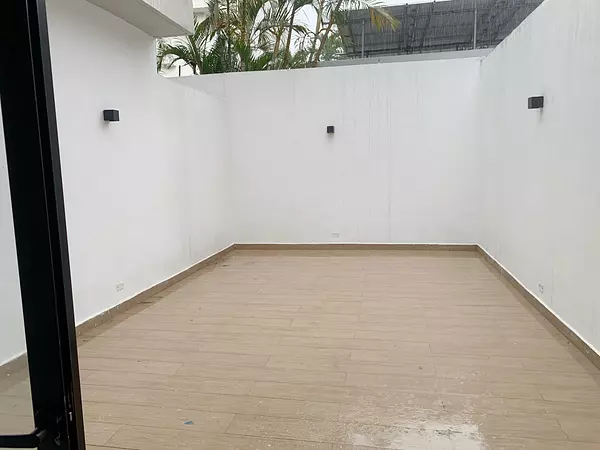 oficinas y locales comerciales - Local en primer nivel  4
