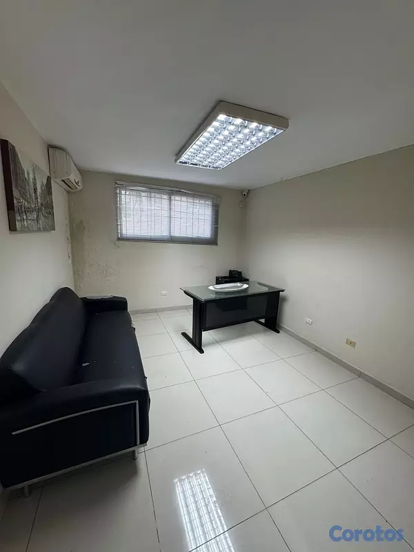 oficinas y locales comerciales - alquiló edificio la Esperilla dos niveles 4 parqueos 4 oficina dos baños 200 mtr 9