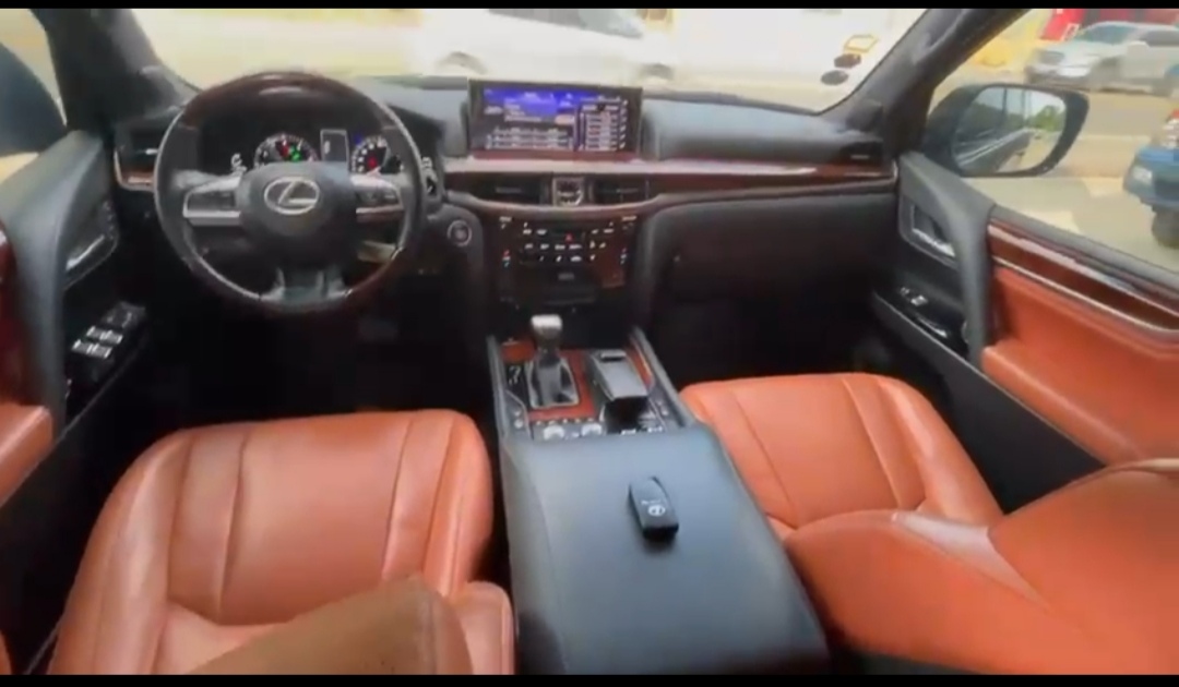 jeepetas y camionetas - 2021 Lexus LX 570 2