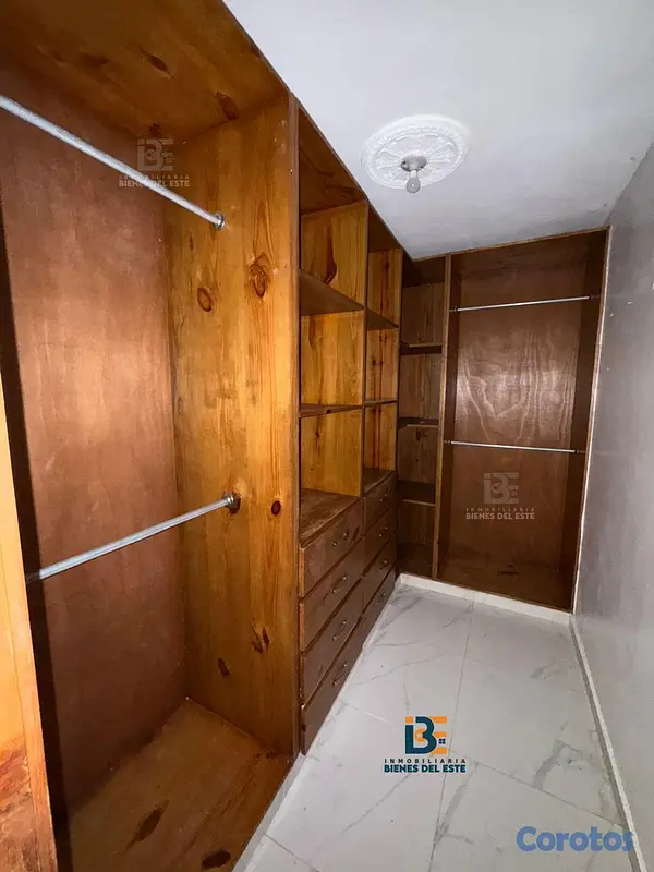 casas - DE VENTA casa de dos niveles con (4) habitaciones  8