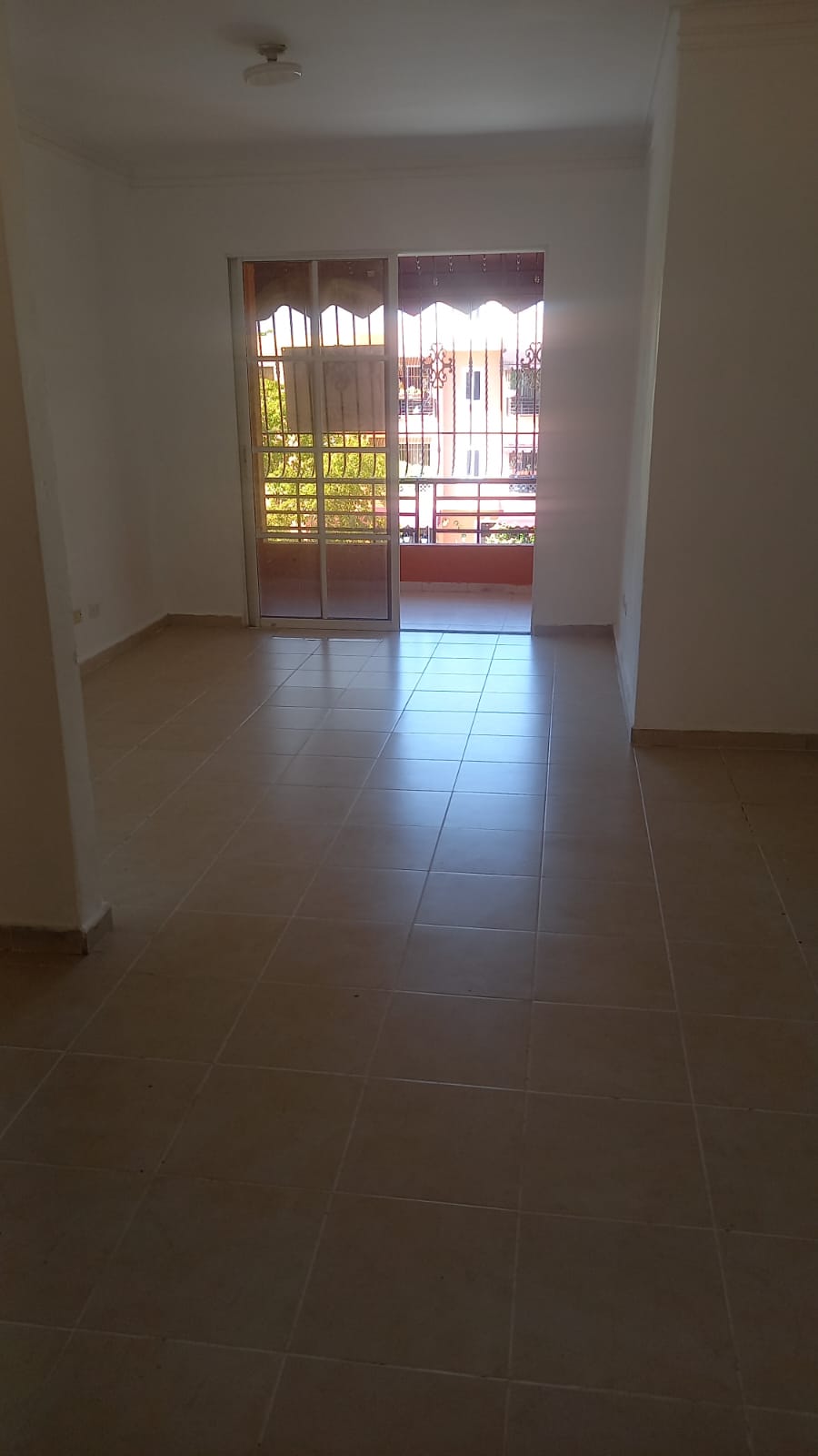apartamentos - ALQUILO APARTAMENTO EN VILLA LOS MILAGROS DE 3 HABITACIONES AV. JACOBO MAJLUTA. 5