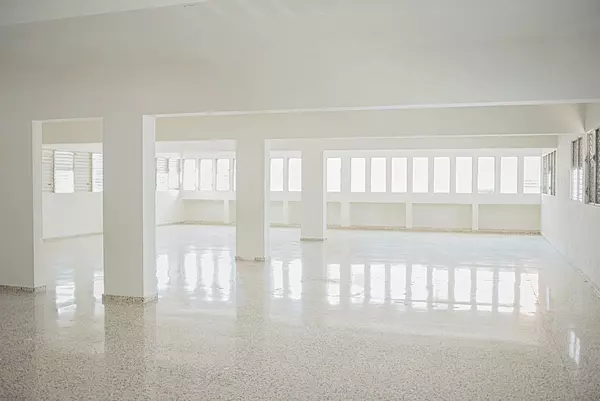 oficinas y locales comerciales - Local en Evaristo céntrico  3