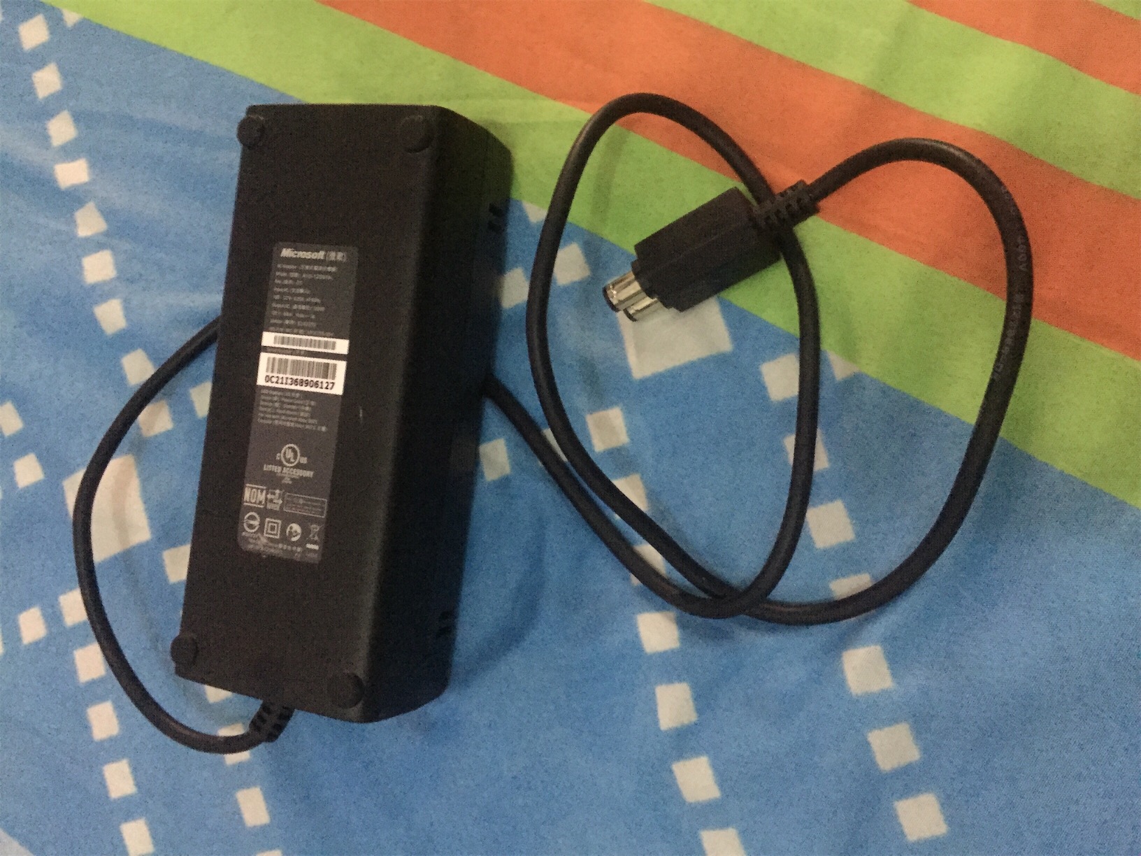 consolas y videojuegos - Fuente de Xbox 360 slim original como nueva