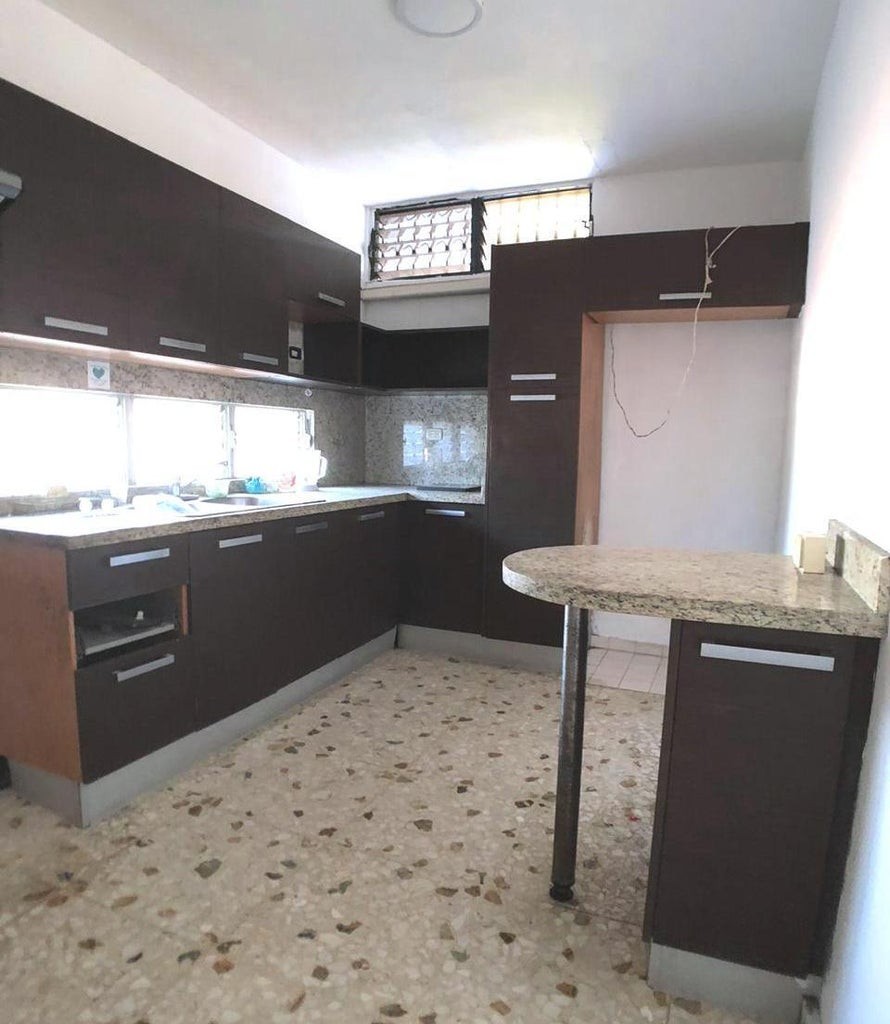 casas - Hermosa casa en renta de 3 niveles con 440 mts de construcción y 3 habitaciones 9
