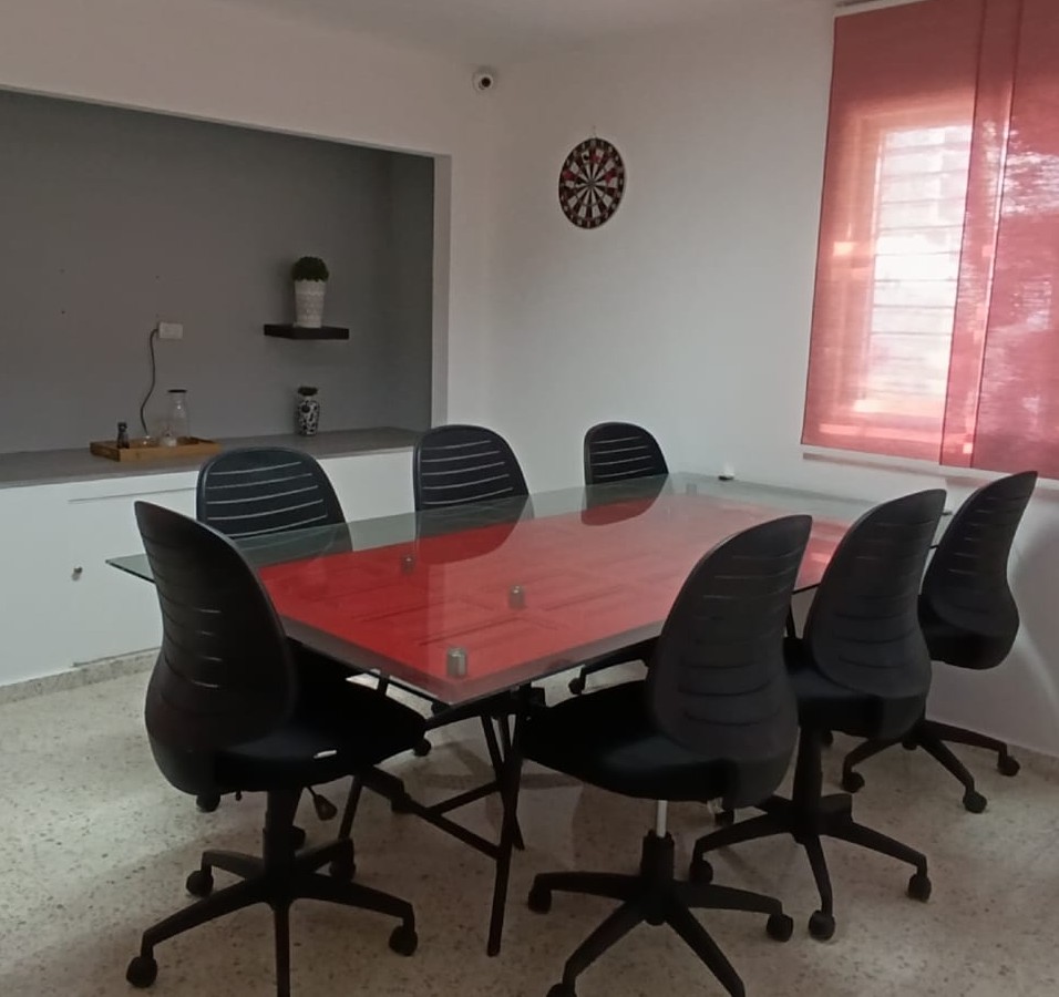 oficinas y locales comerciales - Se Alquila Impecable Oficina en Piantini totalmente Amueblado