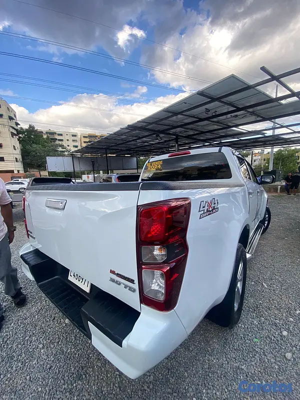 jeepetas y camionetas - Isuzu Dmax 4x4 2024 10