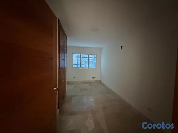 apartamentos - Amplio apartamento en alquiler en Evaristo morales 10