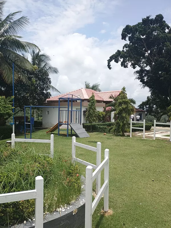 solares y terrenos - Fincas desde 2,500 metros, con rio, en Monte Plata 4