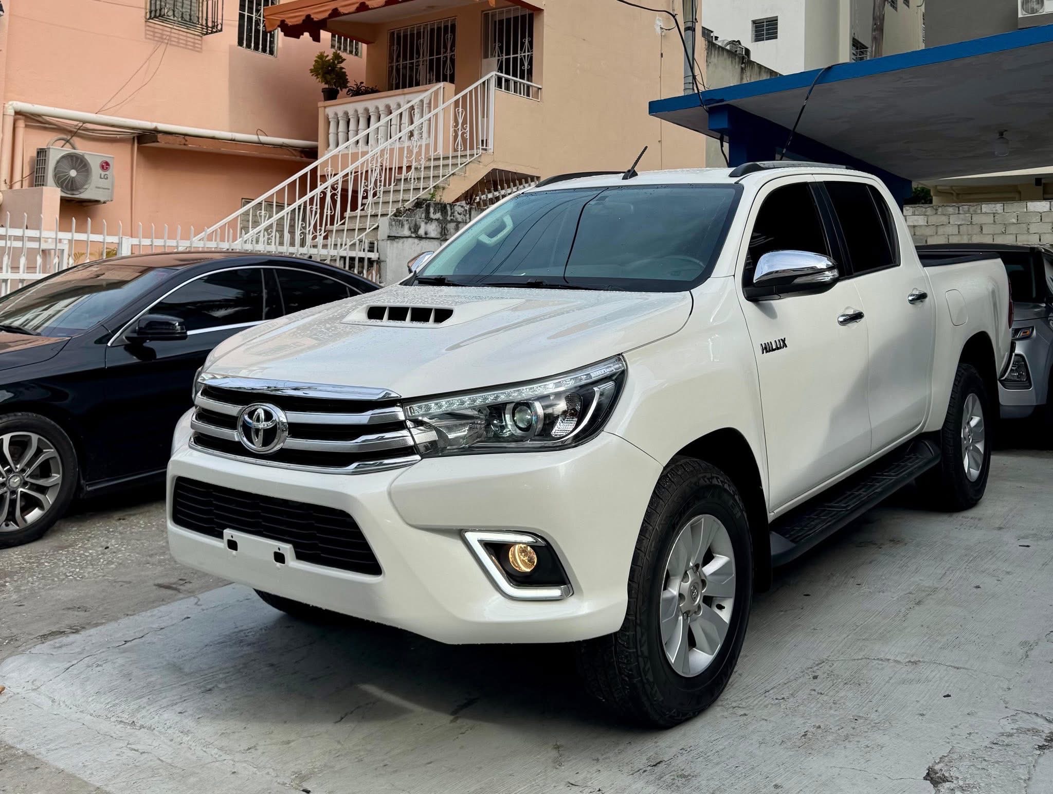 jeepetas y camionetas - Toyota Hilux SRV 2018 4x4 3