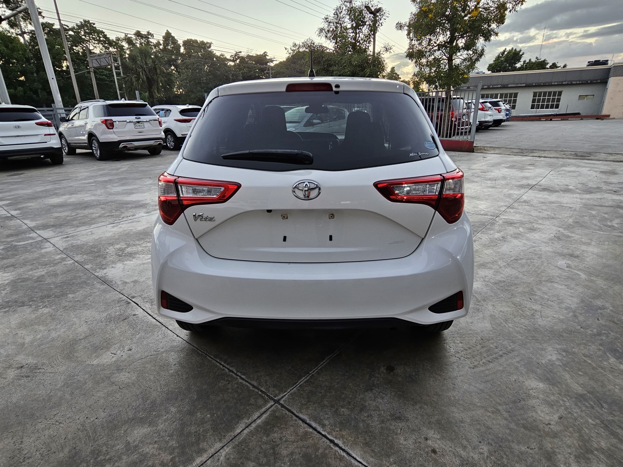 carros - Toyota Vitz 2017  4