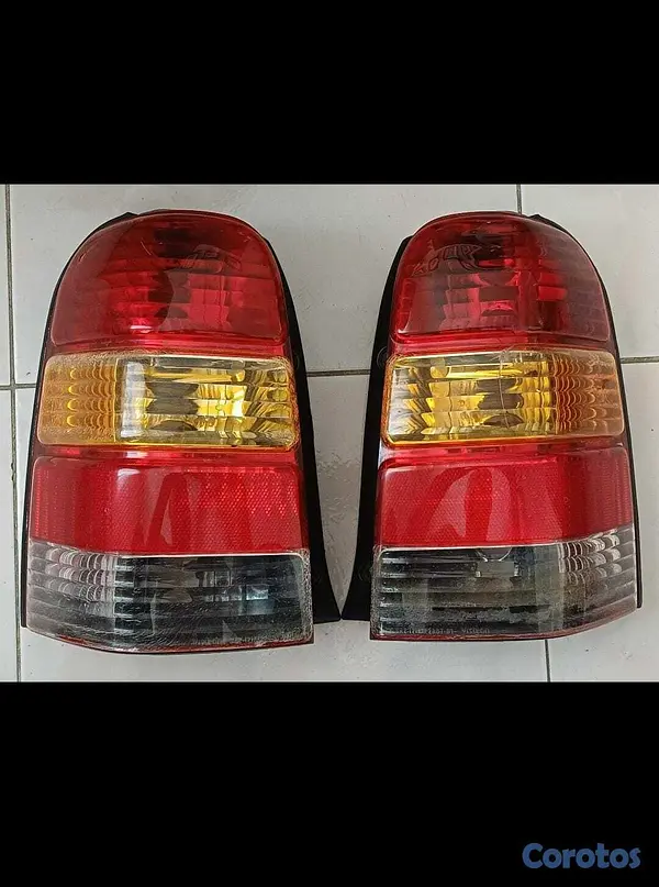repuestos - Faroles traseros Ford Escape 2005 4