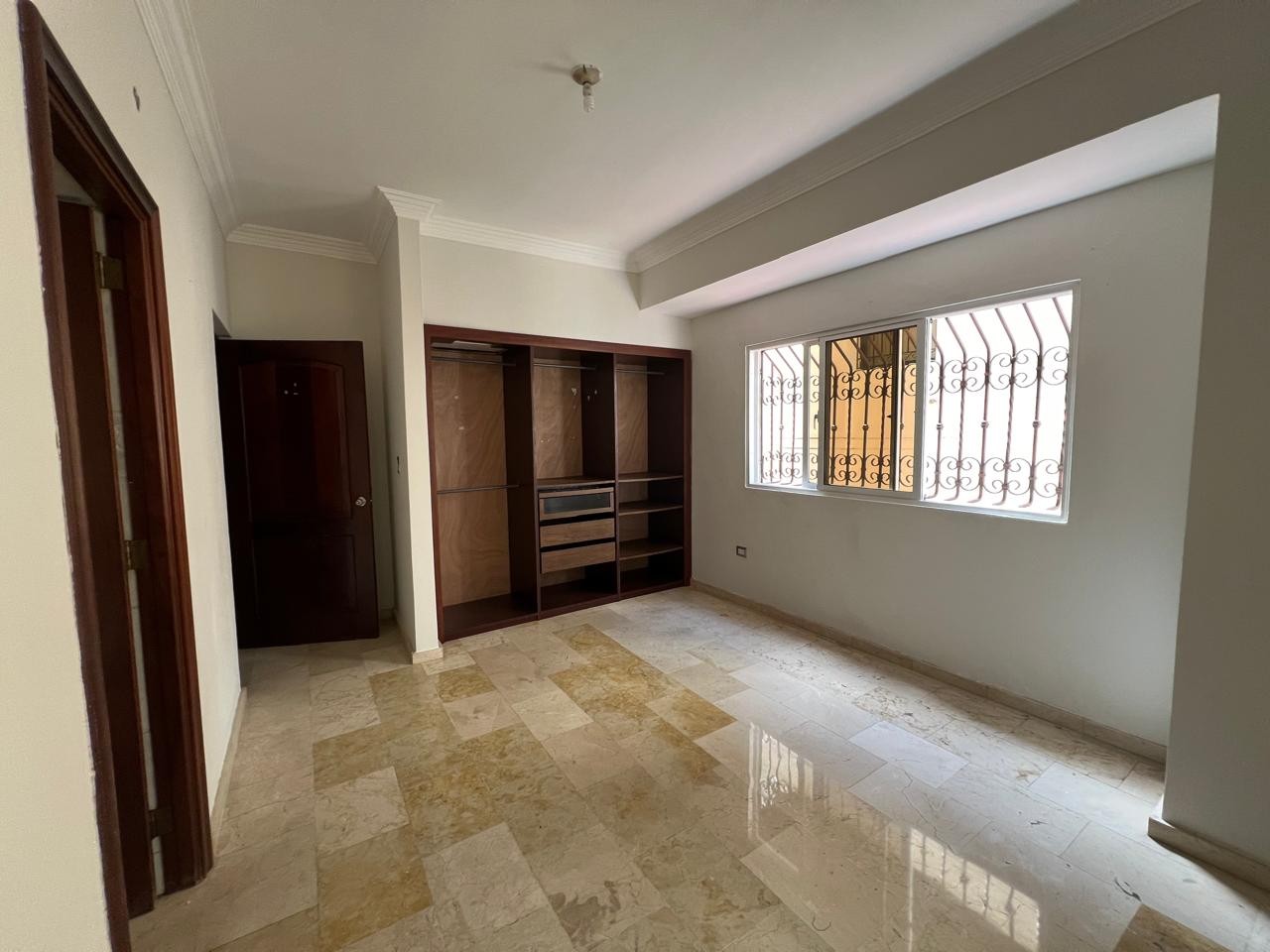 apartamentos - Alquiler Apartamento de 2 Habitaciones Sin Amueblar Ubicado en Bella Vista 9